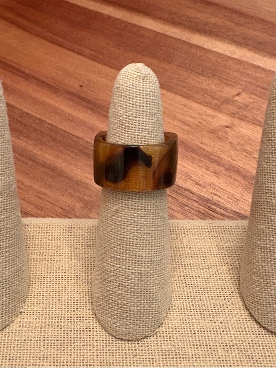 J.Crew | Tortoise Acetate and Faux Pearl Ring | Size 6 - Picture 3 of 3